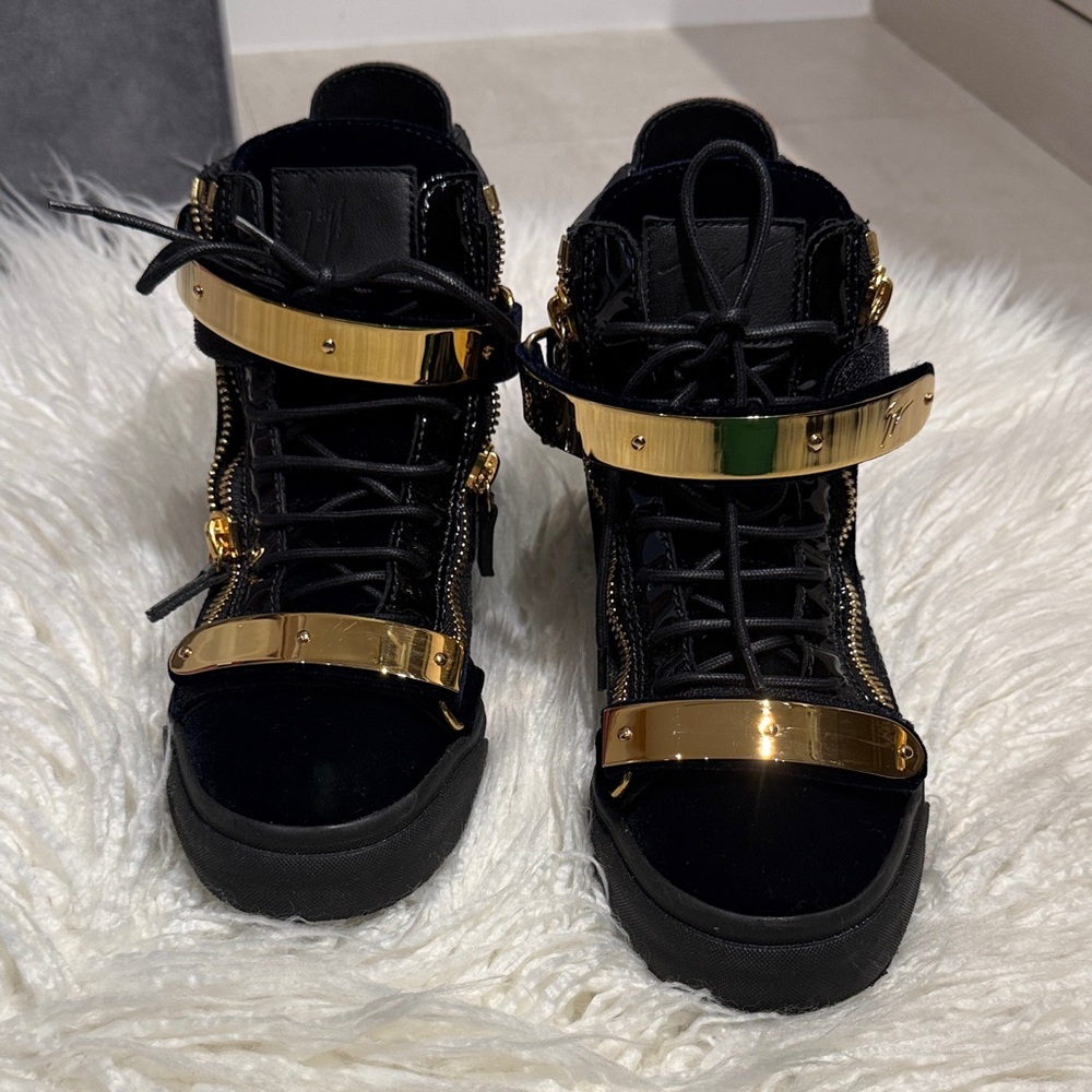 Elegant Black and Gold Women's Sneakers
